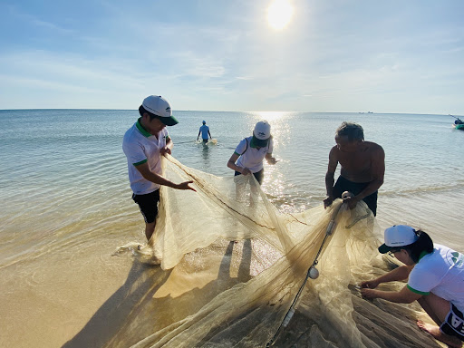 Niềm vui tour kéo lưới là bắt cá từ lưới 